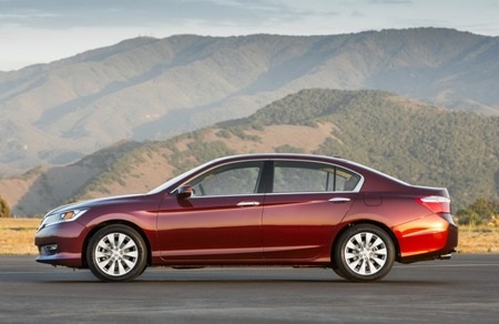 Hình ảnh xe Accord sedan 2013 phiên bản Sport: